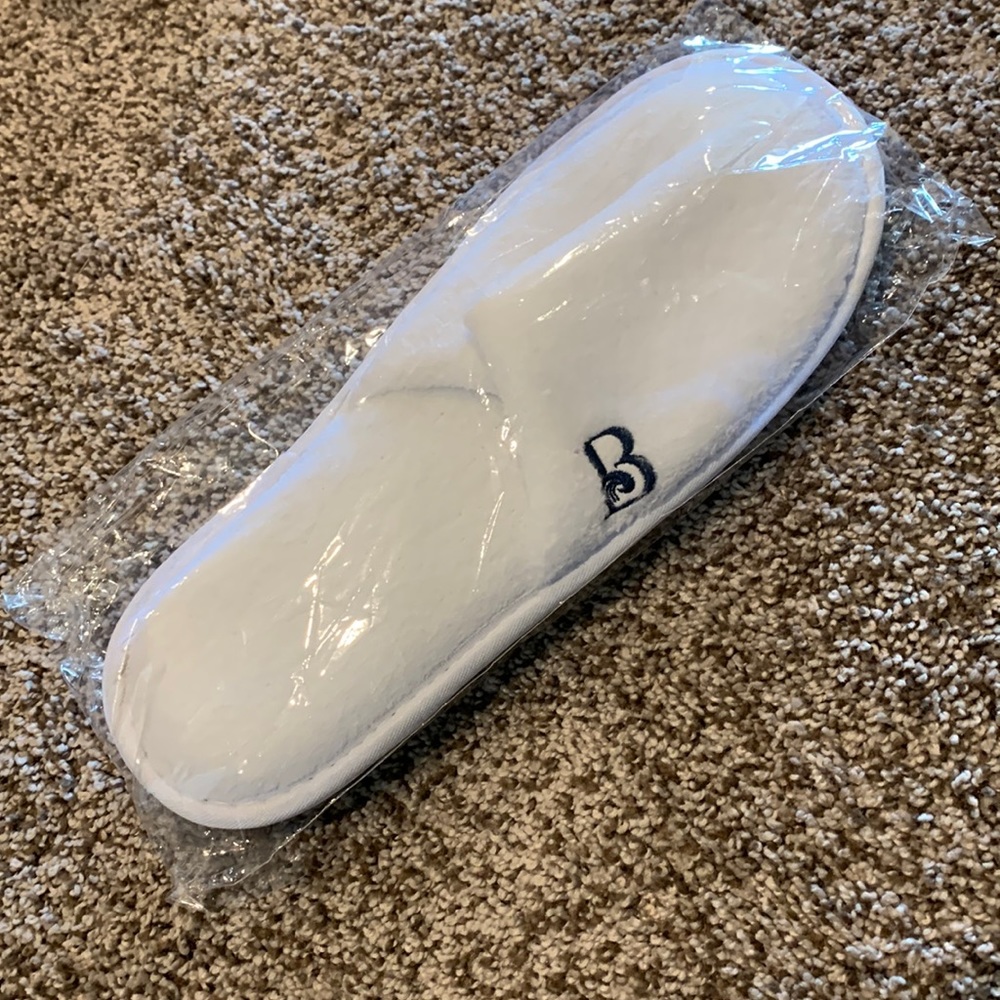 BREAKERS HOTEL & SPA 5 STAR RESORT EXCLUSIVE M/F SLIPPER ONE SIZE FITS ALL